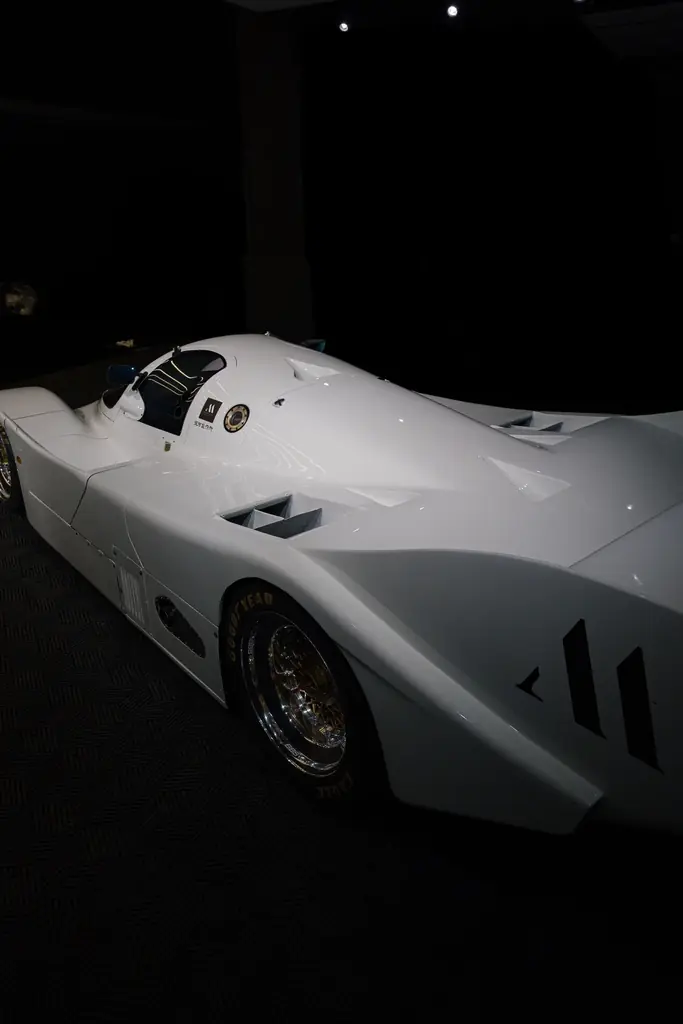 【東京オートサロン2026】KAMIKAZE COLLECTION、世界に2台の伝説的シャーシを持つ「ポルシェ962C」を展示。Madlaneとのコラボレーションで魅せる、究極のディテイリング。 画像 5