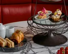 【ハイアット リージェンシー 東京】ピエール・エルメ・パリとの最新コラボレーション　春の訪れをイメージした華やかなアフタヌーンティー＆アフタヌーンティーの新スタイル「カフェ グルモン」が登場 画像 3