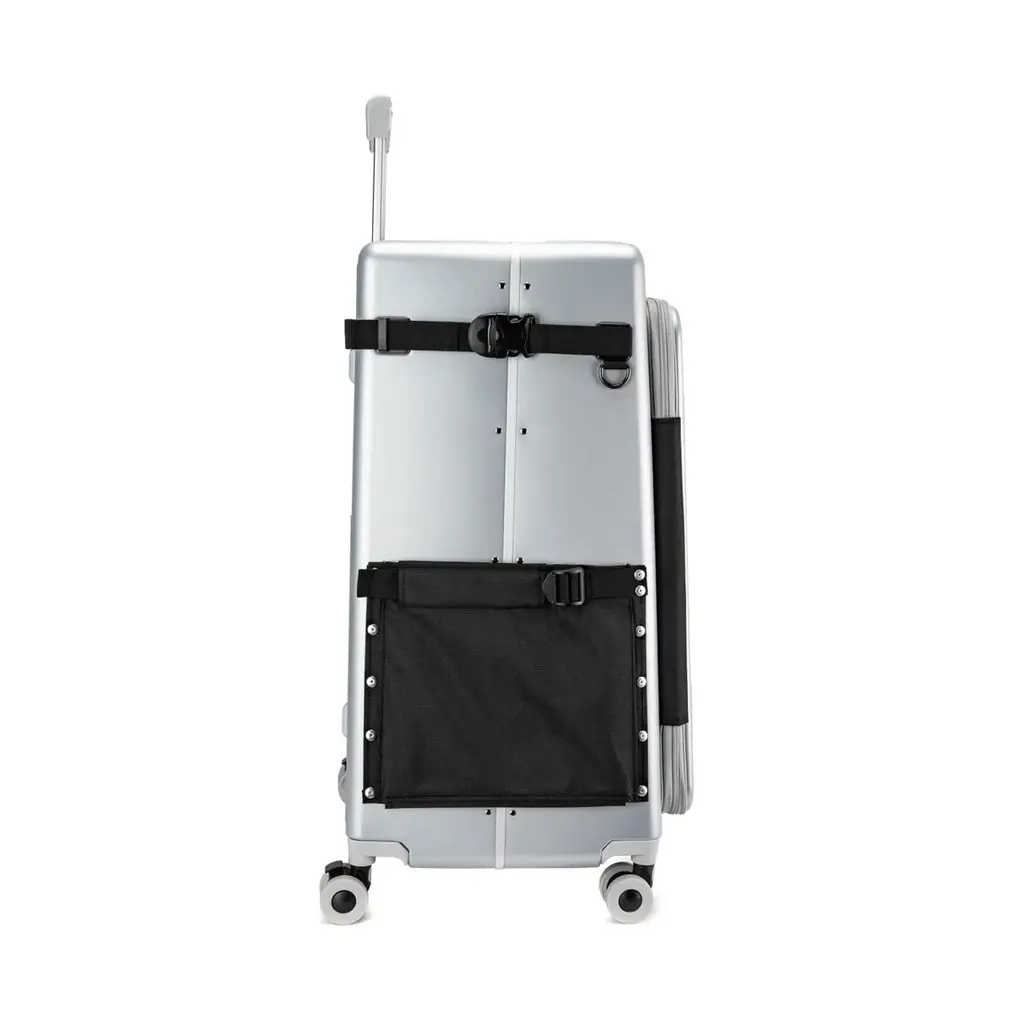 【日本初（※）】スキー・スノボ遠征の「荷物ストレス」を解消！　ボード・ブーツ・ウェアを“一体収納”する新型スーツケースを2026年1月15日（木）に発売 画像 5