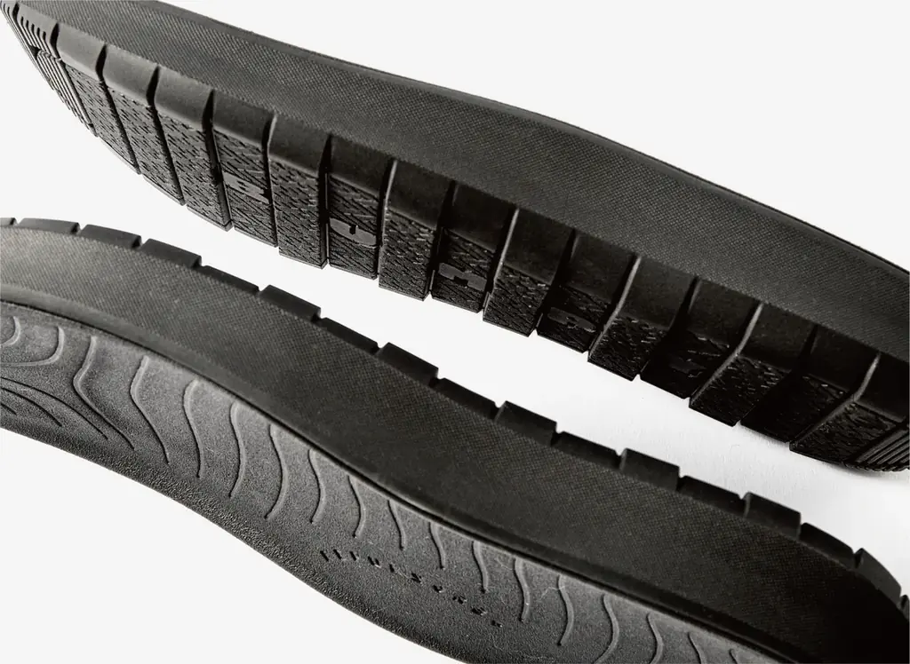 【BUMPY×広島東洋カープ】投打が噛み合い、勝利を呼び込む。リカバリーサンダル『BUMPY』に限定コラボモデル『BUMPY CARP』が登場！ 画像 3