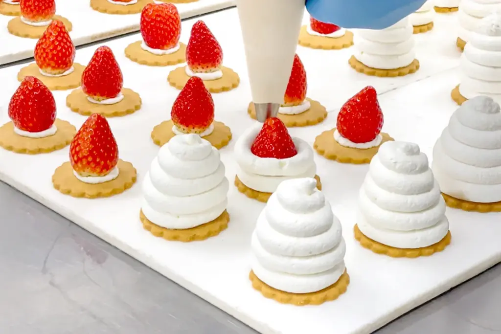 【2日間限定】冬だけのとろけるショートケーキ！特大“3Lサイズ”のとちおとめ使用「苺シャンティー」が今年も登場！ 画像 3