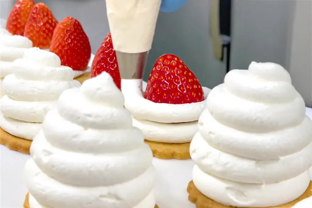 【2日間限定】冬だけのとろけるショートケーキ！特大“3Lサイズ”のとちおとめ使用「苺シャンティー」が今年も登場！ 画像 4