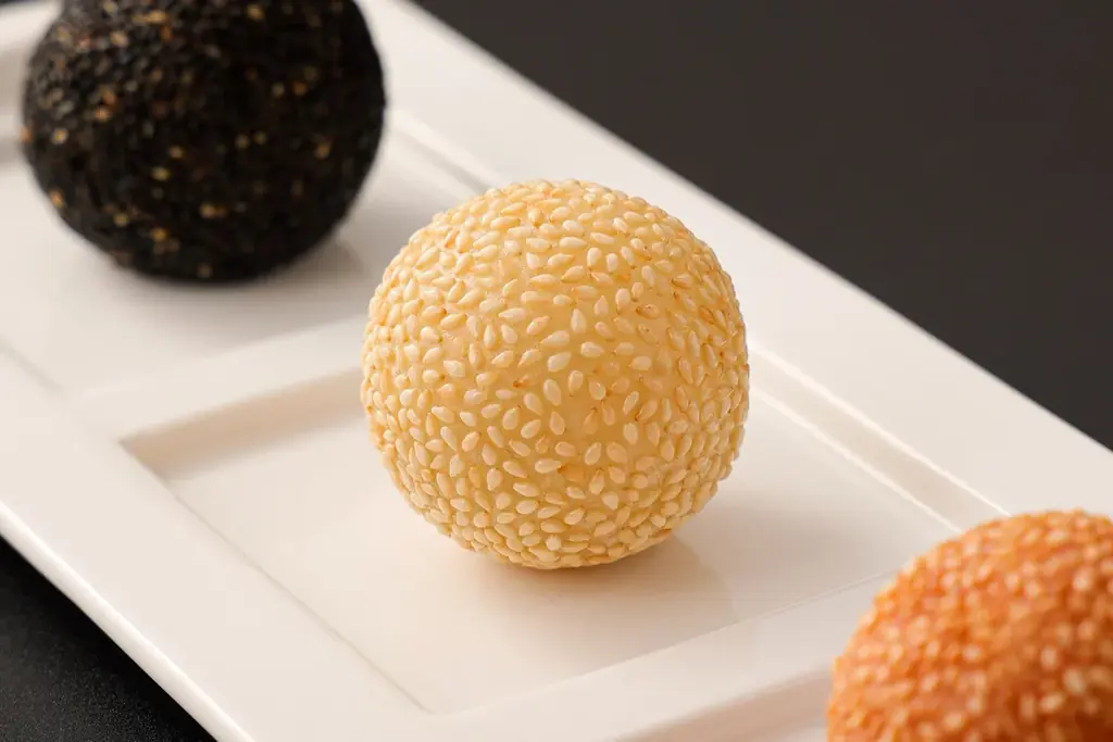 漆黒の「ラム香る胡麻団子」が新登場！伝統と革新で贈る『胡麻団子セレクション』期間限定で販売 画像 4