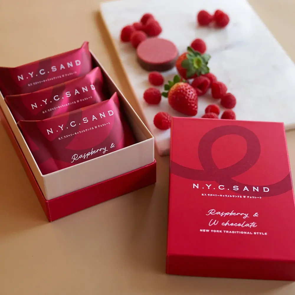 【N.Y.C.SAND】バレンタインに紡ぐ、上質のひとくち　新作「N.Y.ラズベリーキャラメルサンド＆Wチョコレート」1月17日（土）登場！ 画像 3