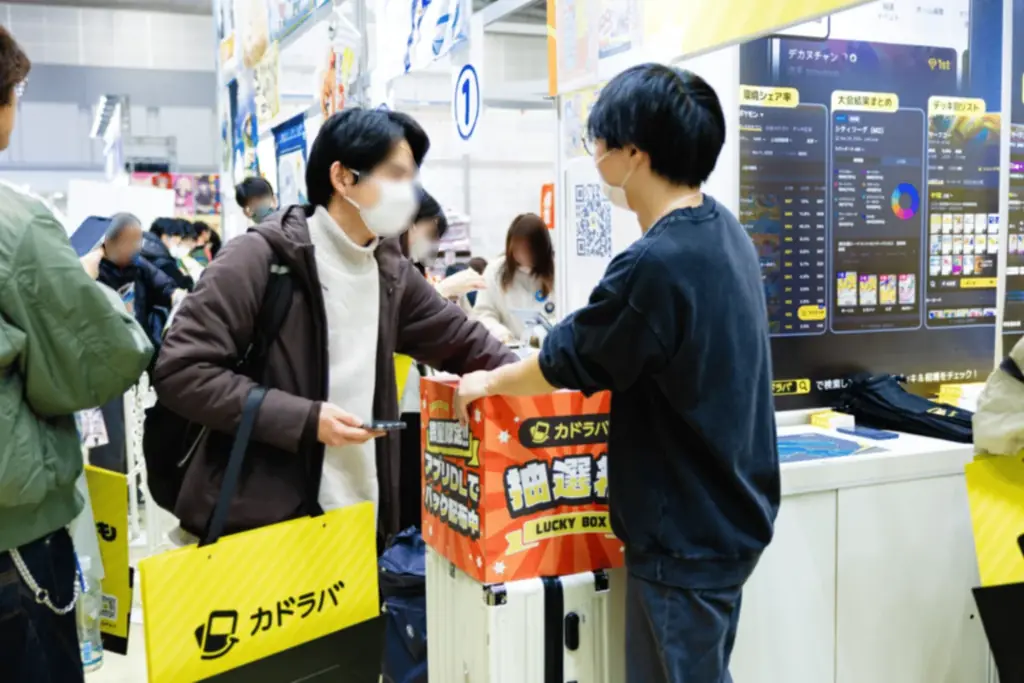 トレカ愛が集う“広場”がリアルに出現！「カドラバ祭」コミックマーケット107出展レポート 画像 6