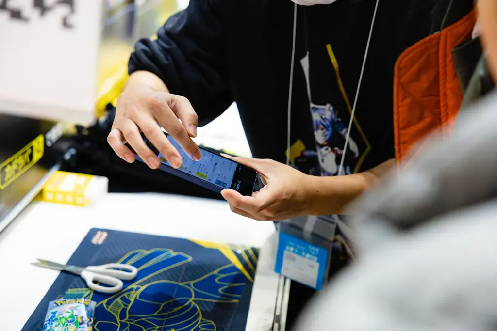 トレカ愛が集う“広場”がリアルに出現！「カドラバ祭」コミックマーケット107出展レポート 画像 7