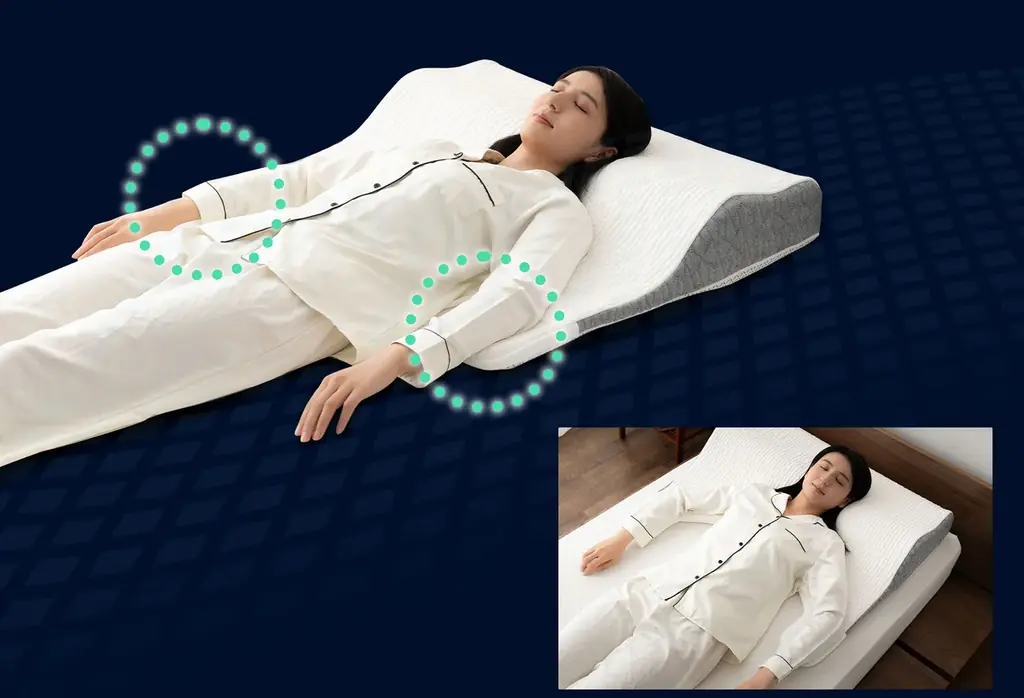 この大きさとカタチには意味がある！頭・首・背中・上腕と上半身まるごと“面で支える”超大型まくら『エムール プレミアム ボディアッパーピロー』が新登場！意匠登録済の独自形状で理想の寝姿勢をサポート！ 画像 9