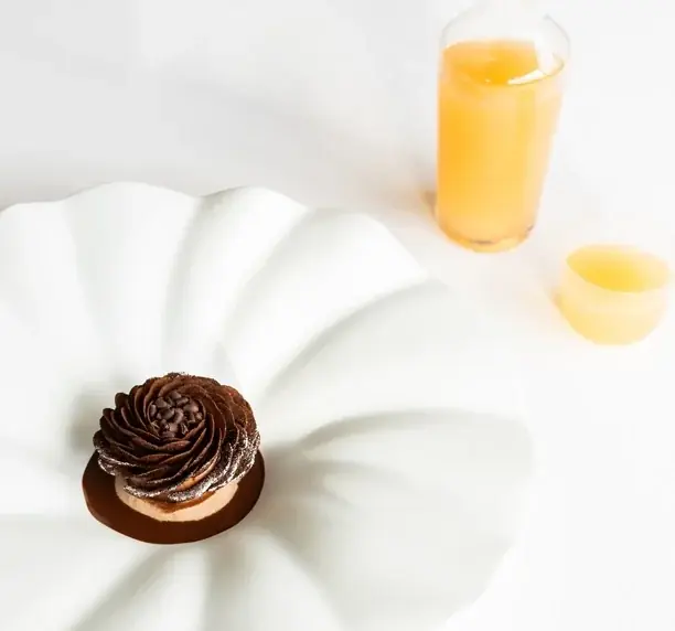 【日本橋高島屋】バレンタイン会場で国内外のトップクラスのパティシエたちと触れあえる楽しさを体験！マキシム・フレデリック氏、セバスチャン・ブイエ氏たちが、目の前で作りたてのデセールやパフェを提供！ 画像 9