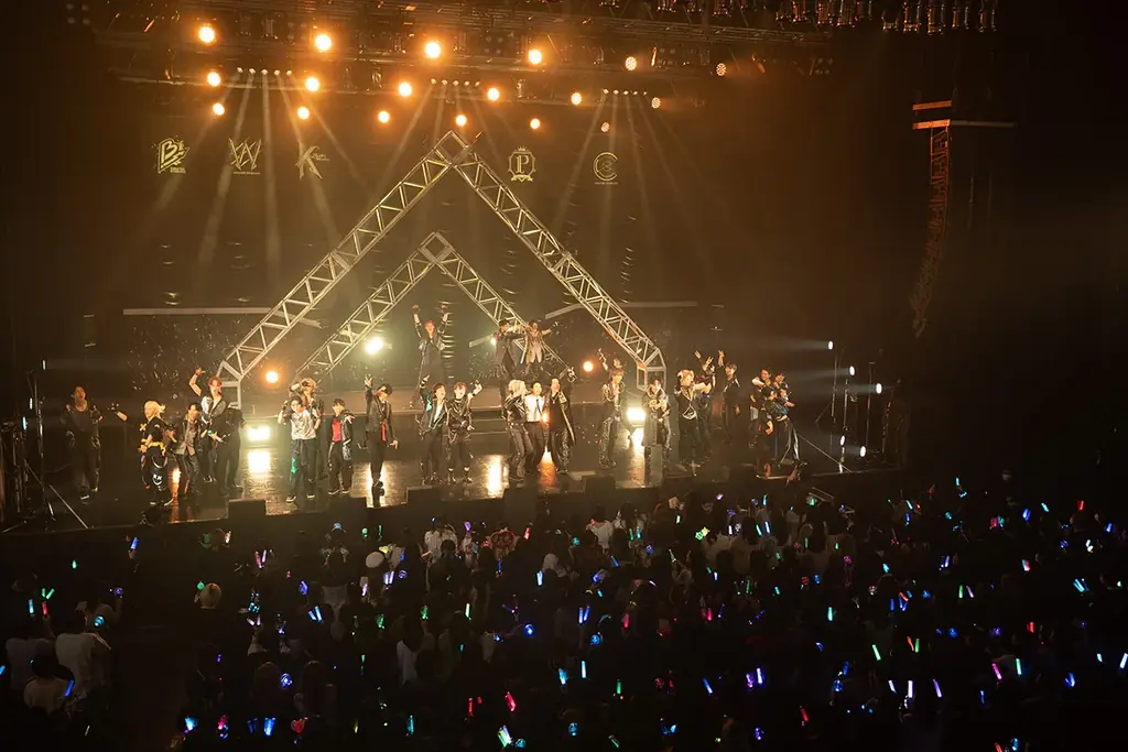 『ブラックスター -Theater Starless-』、2026新年ライブ「BLACK LIVE -Show of Starless-」オフィシャルレポートを公開 画像 1