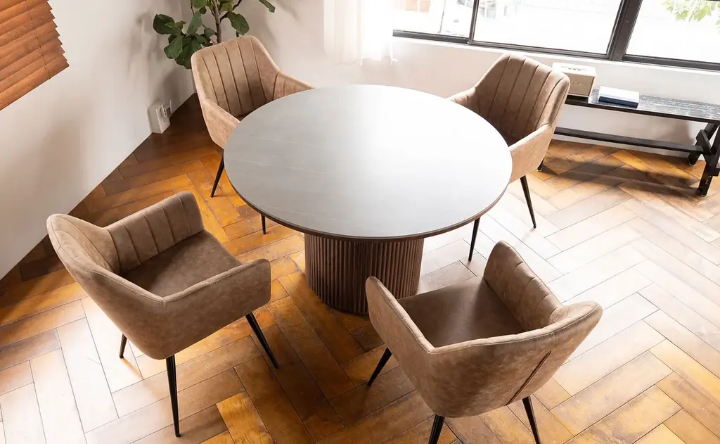 セラミック×木目の異素材MIXで、ご自宅はもちろんオフィスやカフェでも使えるラウンドダイニングテーブル『ENOAH（エノア）』が新登場！ 画像 5