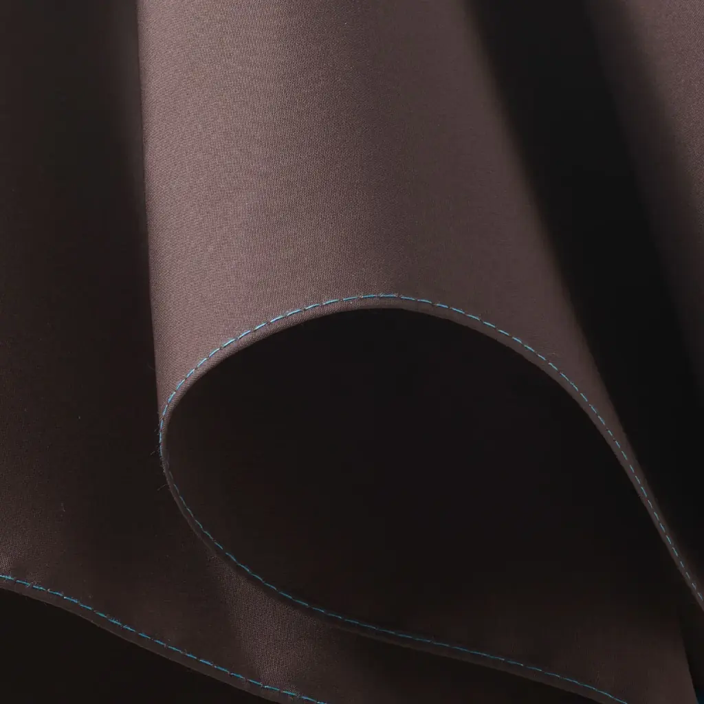 【トンボ洋傘前原光榮商店】シンプルな中にも遊び心を秘めたメンズ折りたたみ傘「Link-リンク」を2026年1月17日に数量限定で新発売。おしゃれなバイカラーで鞄に簡単に装着可能なカラビナ付き。 画像 4