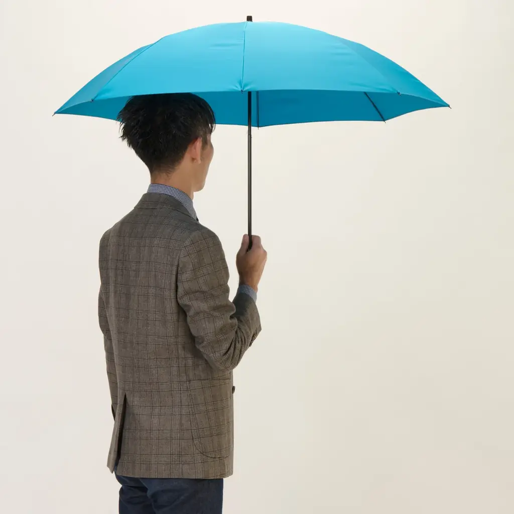 【トンボ洋傘前原光榮商店】シンプルな中にも遊び心を秘めたメンズ折りたたみ傘「Link-リンク」を2026年1月17日に数量限定で新発売。おしゃれなバイカラーで鞄に簡単に装着可能なカラビナ付き。 画像 6