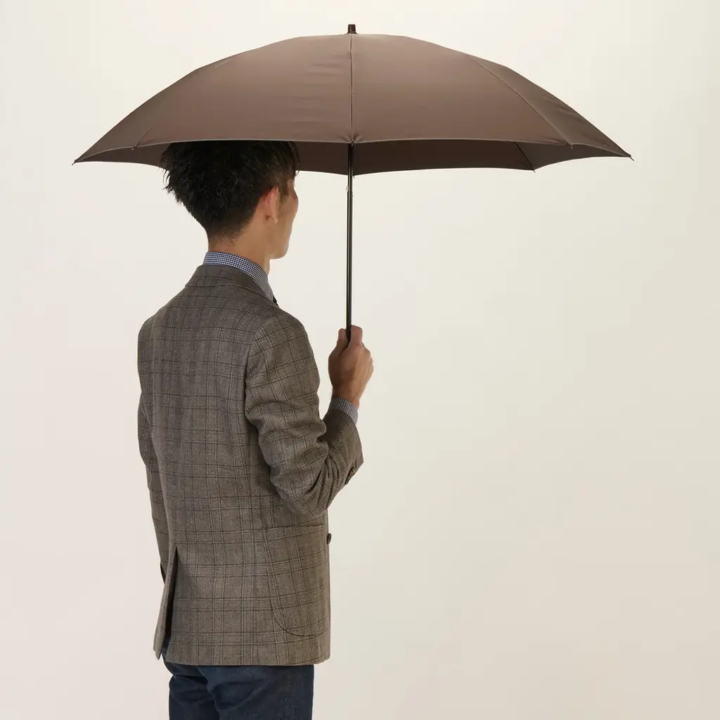 【トンボ洋傘前原光榮商店】シンプルな中にも遊び心を秘めたメンズ折りたたみ傘「Link-リンク」を2026年1月17日に数量限定で新発売。おしゃれなバイカラーで鞄に簡単に装着可能なカラビナ付き。 画像 7