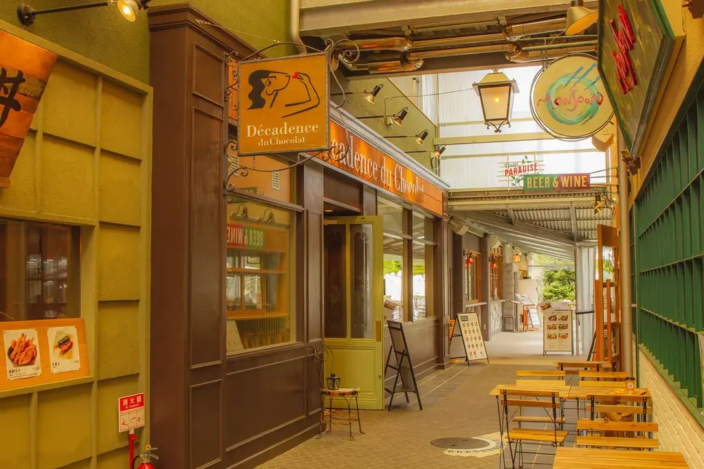 【デカダンス ドュ ショコラ】2026年バレンタインは“ビューティー”がテーマ。ピンクリボンに包まれた、新作「バパマンガ」や 情熱の「LOVEKISS」をお届け 画像 14