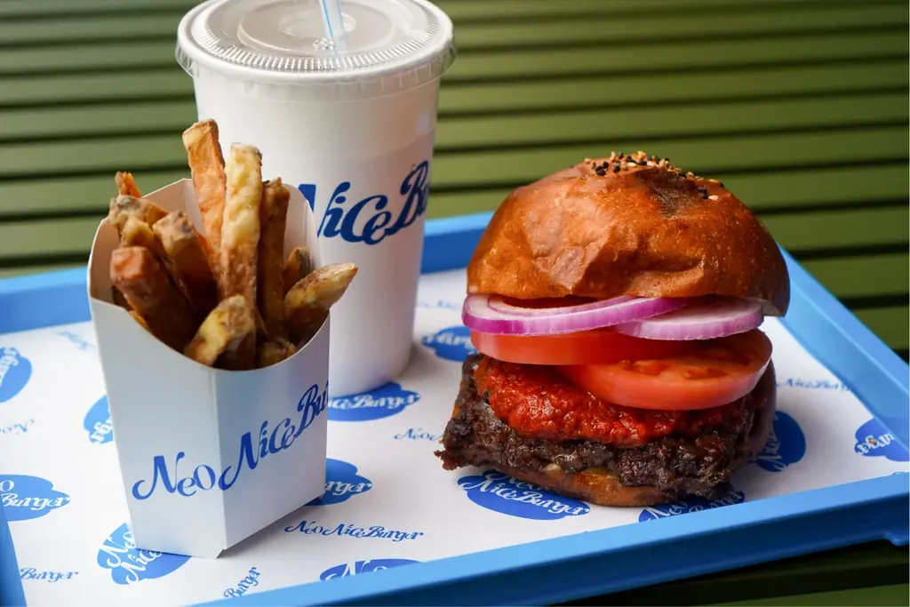 2026年春 ニューオープン。横浜ハンマーヘッドに新たな食の拠点が誕生。1階に「I’m donut？」をはじめとした3ブランドが同時出店、2階には日本初上陸・タイ発のパッタイ専門店がニューオープン！ 画像 4