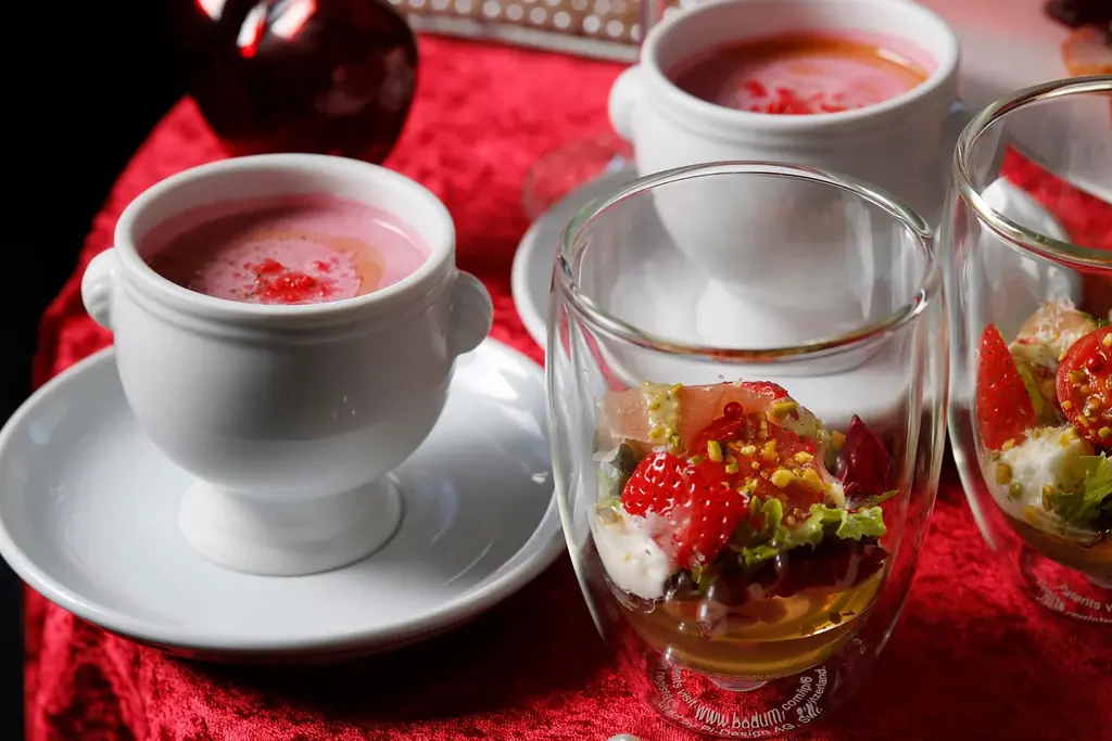 真紅のいちごとローズが宝石のように美しく華やぐ『ストロベリー&ローズ アフタヌーンティー ～Rouge Coffret（ルージュ・コフレ）～』新登場 画像 4