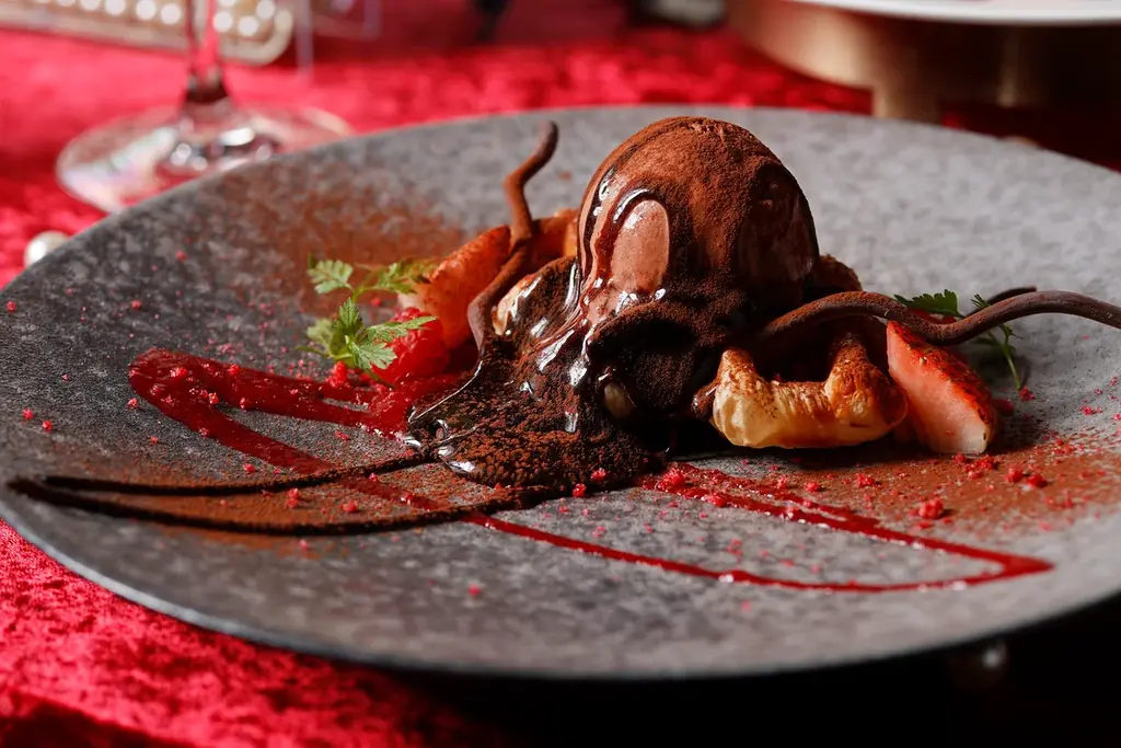 真紅のいちごとローズが宝石のように美しく華やぐ『ストロベリー&ローズ アフタヌーンティー ～Rouge Coffret（ルージュ・コフレ）～』新登場 画像 6