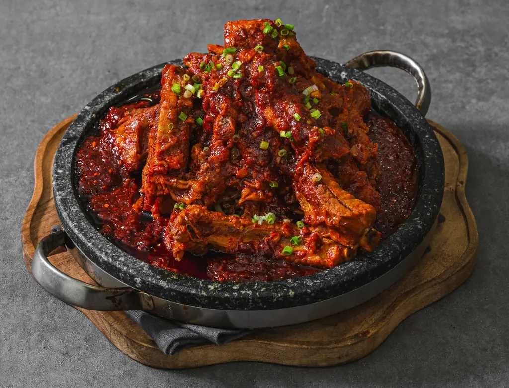 新大久保で本場ドゥンカルビ日本初上陸、石焼で熱々