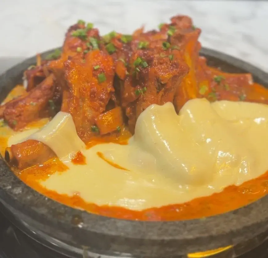 【日本初上陸】韓国・ソウルで行列の絶えない『ドゥンカルビ』が、1月13日(火)より新大久保「オボンジップ」にて販売開始！！ 画像 2