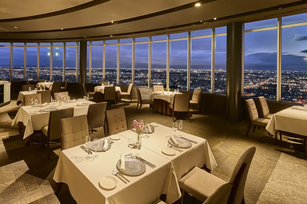 西麻布・三ツ星フレンチを牽引したヘッドシェフ・廣瀬隼人が、岐阜の美食シーンに新たな一石。地上160mで愉しむ美食の集い場「forty three」へ。 画像 2