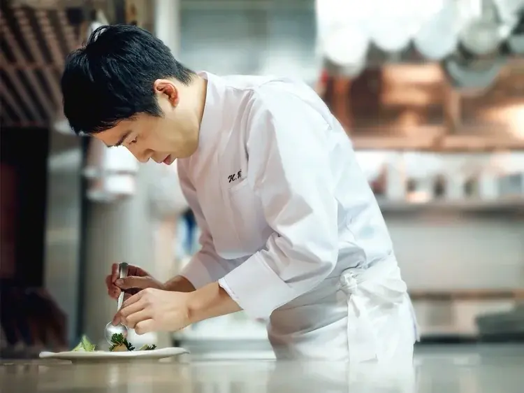 西麻布・三ツ星フレンチを牽引したヘッドシェフ・廣瀬隼人が、岐阜の美食シーンに新たな一石。地上160mで愉しむ美食の集い場「forty three」へ。 画像 3