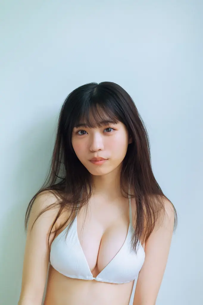 僕が見たかった青空・金澤亜美　ファースト写真集から最新水着カットを解禁！ “透明感溢れる色白肌”に映える、ピンクビキニ姿を披露!! 画像 3