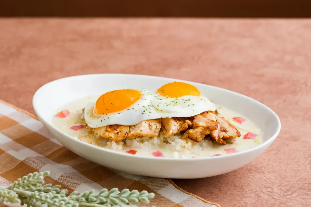 【Eggs ’n Things】“チョコレート×ストロベリー”至福のパンケーキが登場！「フォンダンショコラパンケーキ」「クリーミーブロスエッグス」1月21日（水）～2月26日（木） 画像 3