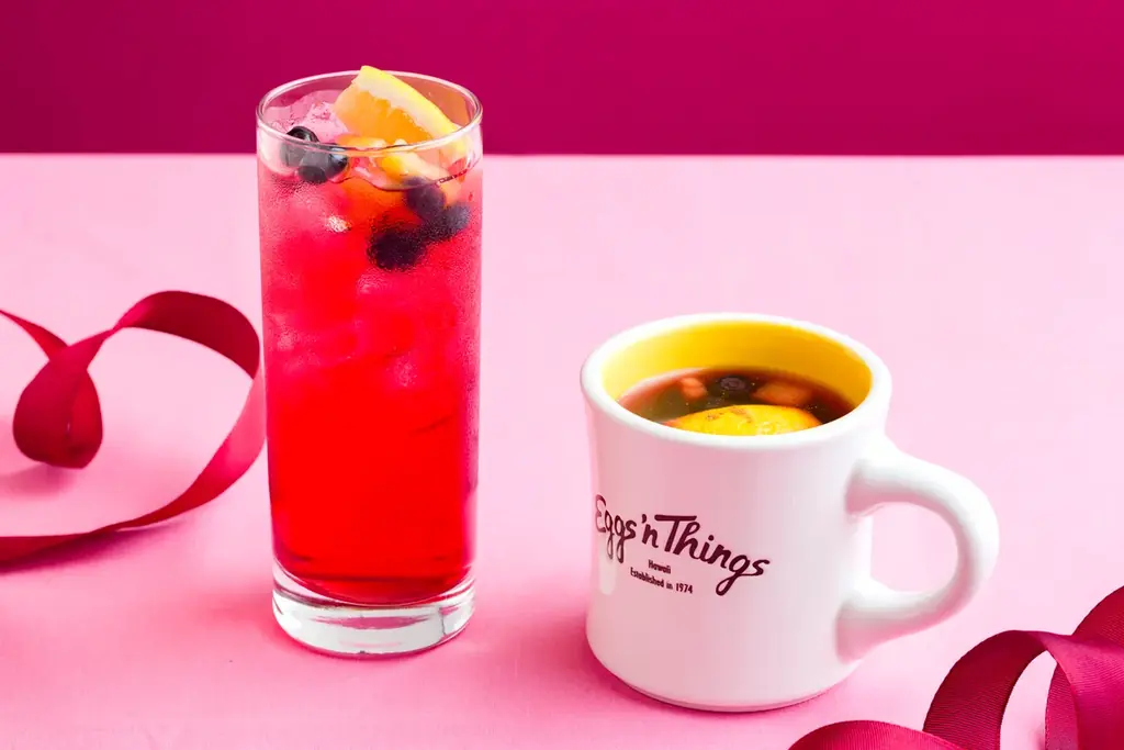 【Eggs ’n Things】“チョコレート×ストロベリー”至福のパンケーキが登場！「フォンダンショコラパンケーキ」「クリーミーブロスエッグス」1月21日（水）～2月26日（木） 画像 4