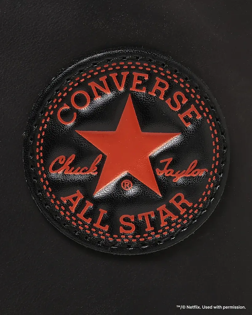 CONVERSE × Netflix 初コラボスニーカーが登場。Netflixロゴとスマイルラベルを採用した特別仕様のALL STAR 画像 5