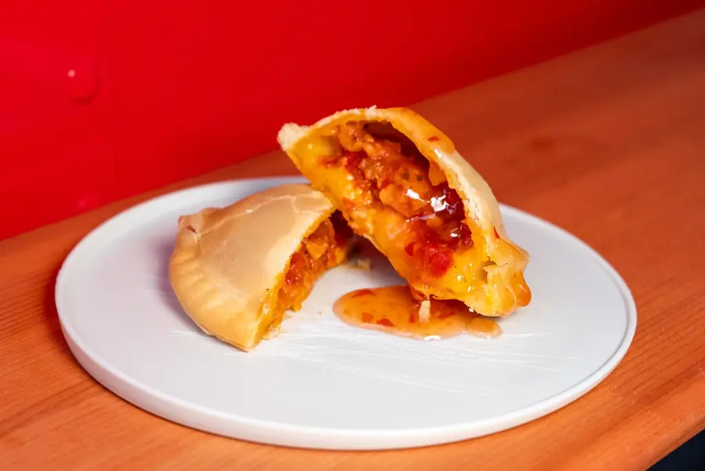 体験型路⾯電⾞「マグマやきいも電車」と共に鹿児島の冬を盛り上げる、マグマをテーマにした「マグマ飯」が今年も登場！ 画像 5