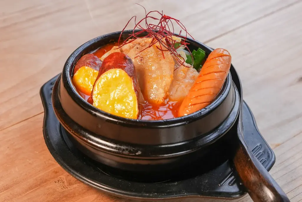 体験型路⾯電⾞「マグマやきいも電車」と共に鹿児島の冬を盛り上げる、マグマをテーマにした「マグマ飯」が今年も登場！ 画像 8