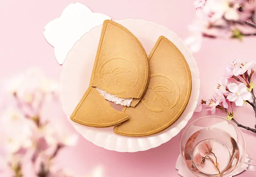 鎌倉さくら茶半月発売