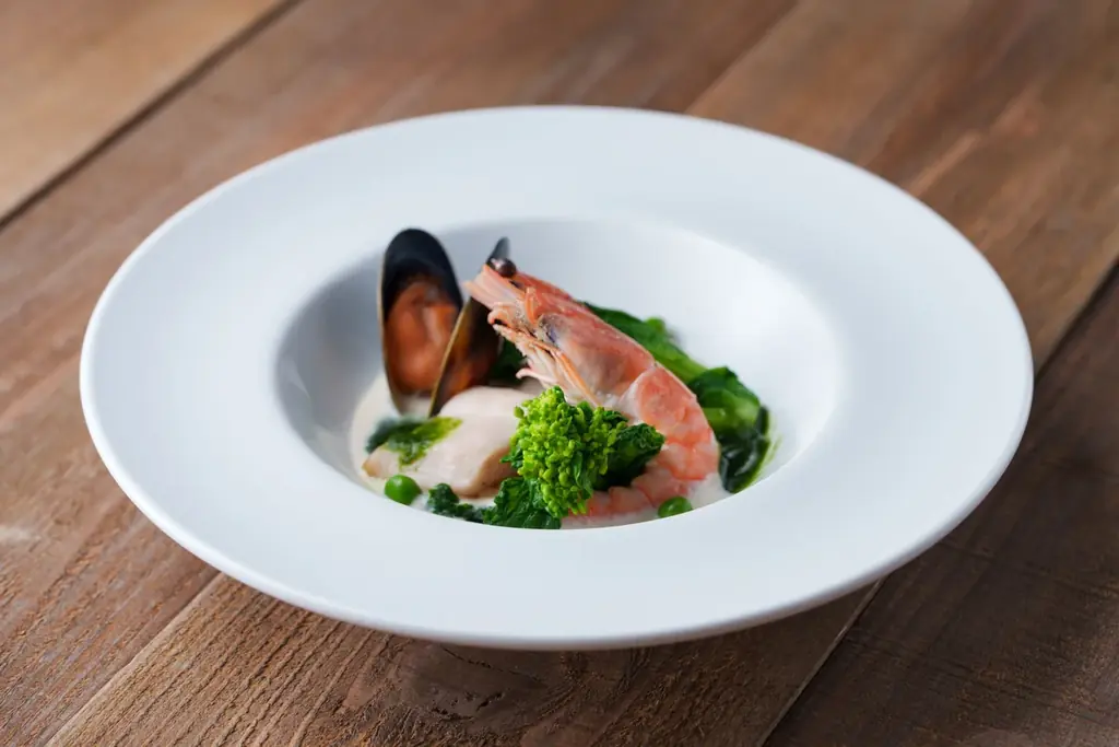 【仙台ロイヤルパークホテル】いちごと桜香る“春色”スイーツ＆デリブッフェ～選べるメインディッシュ～ 画像 3