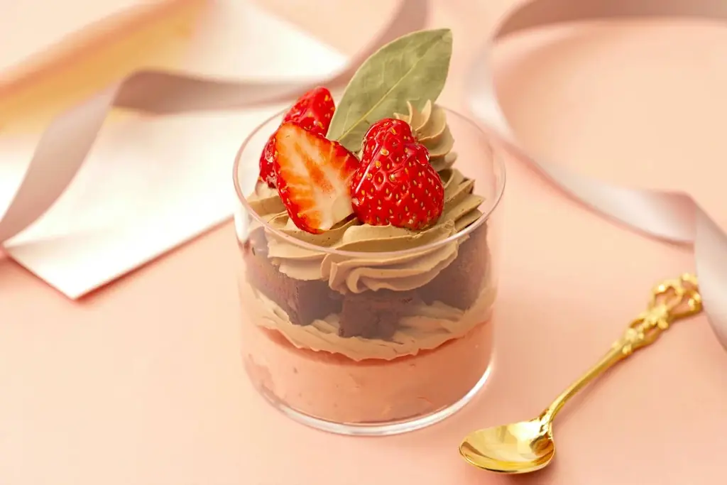 【バレンタインスイーツ】累計販売数5万個※1突破の愛らしい『シャンティちゃん』がバレンタイン限定でチョコフレーバーに！国産苺を飾った新作スイーツ『バレンタインパルフェ』など限定商品を新発売 画像 3