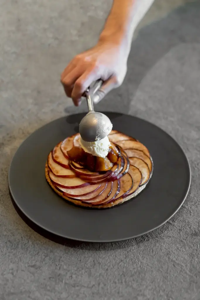 【和栗専門紗織】新商品『紅織』発売／アップルパイ×錦糸モンブランが織りなす新たな味わい。 画像 2