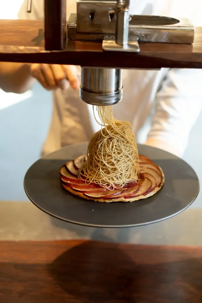 【和栗専門紗織】新商品『紅織』発売／アップルパイ×錦糸モンブランが織りなす新たな味わい。 画像 3