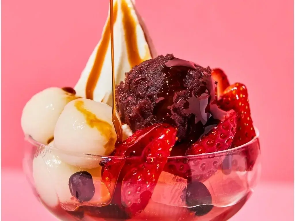 【フタバフルーツパーラー】苺の品種が日替わりで楽しめる！数量限定の希少な白苺を使用したパフェなど、旬の苺を存分に堪能できるスイーツ4種を、新宿店・川崎店にて期間限定で本日より販売開始！ 画像 4