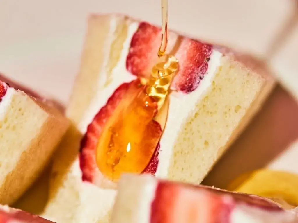 【フタバフルーツパーラー】苺の品種が日替わりで楽しめる！数量限定の希少な白苺を使用したパフェなど、旬の苺を存分に堪能できるスイーツ4種を、新宿店・川崎店にて期間限定で本日より販売開始！ 画像 5