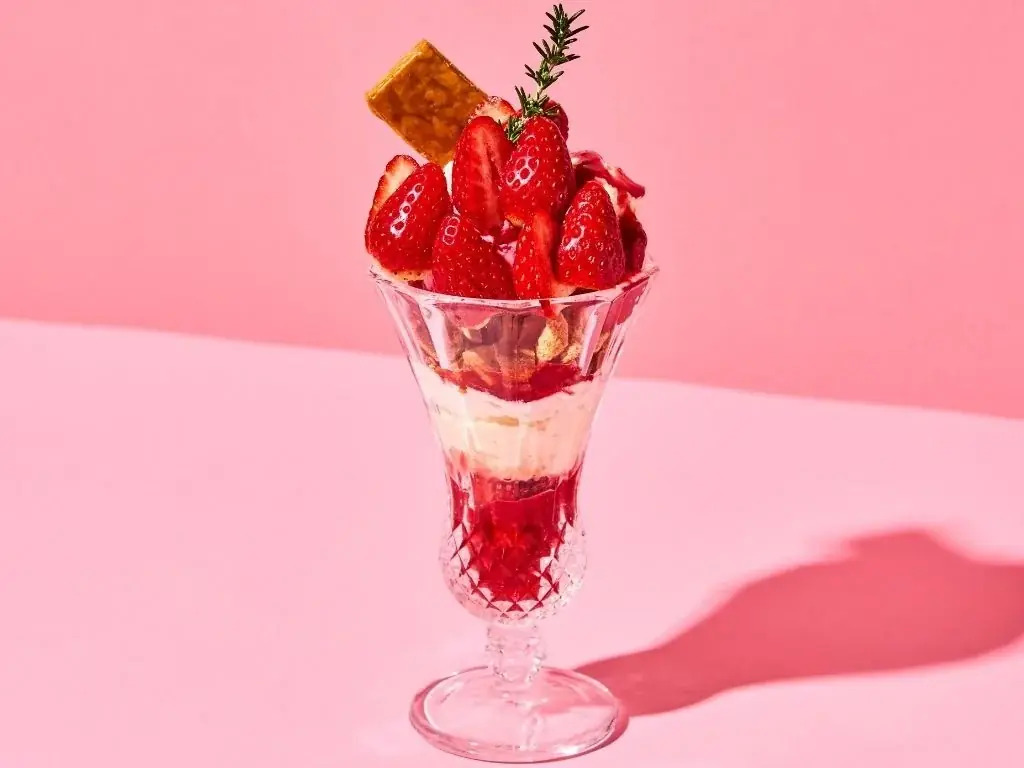 【フタバフルーツパーラー】苺の品種が日替わりで楽しめる！数量限定の希少な白苺を使用したパフェなど、旬の苺を存分に堪能できるスイーツ4種を、新宿店・川崎店にて期間限定で本日より販売開始！ 画像 7