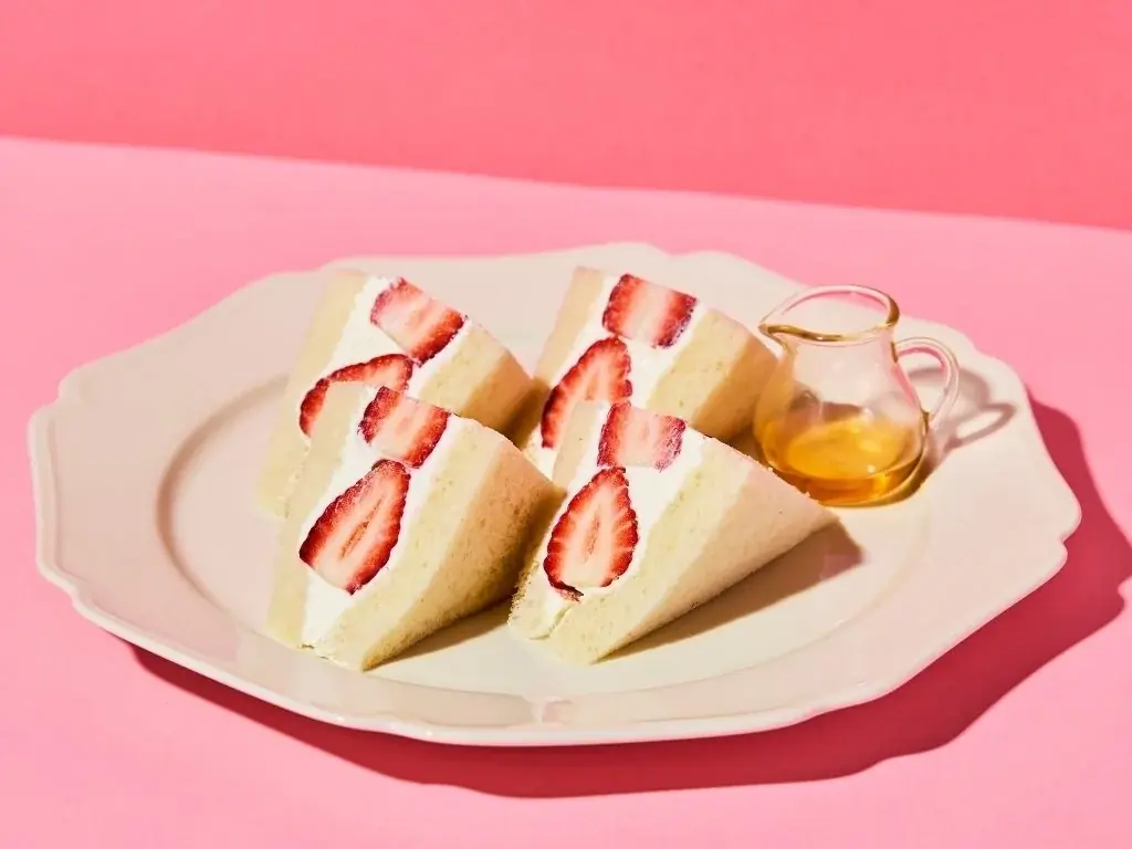 【フタバフルーツパーラー】苺の品種が日替わりで楽しめる！数量限定の希少な白苺を使用したパフェなど、旬の苺を存分に堪能できるスイーツ4種を、新宿店・川崎店にて期間限定で本日より販売開始！ 画像 8