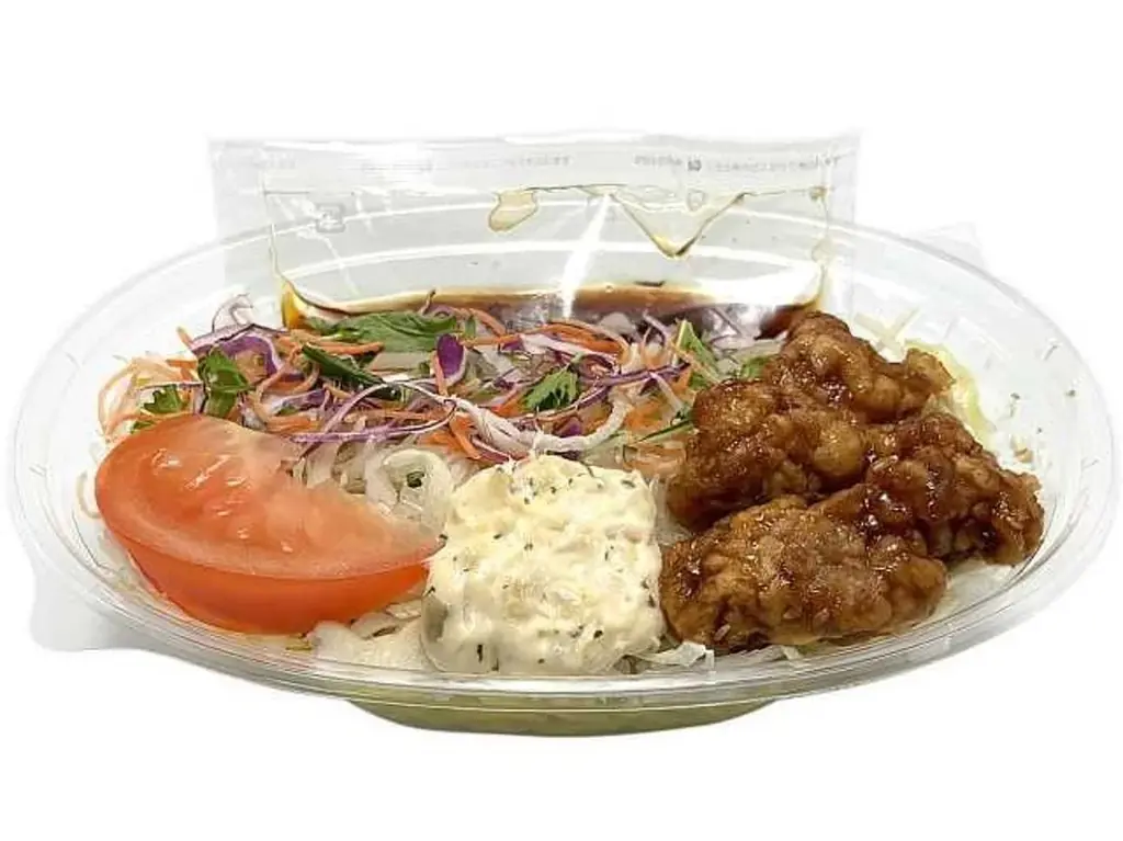 【北海道限定】定番の”ラーサラ”が2年ぶりにリニューアル！「北海道名物 ラーメンサラダ 蒸し鶏と半熟玉子／タレザンギ」 画像 5