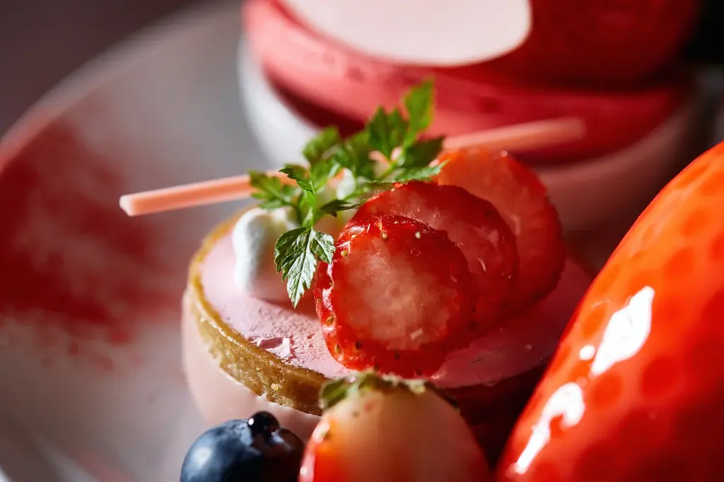 【水戸プラザホテル】大人気ストロベリーアフタヌーンティーセットの第二弾！県産苺の食べ比べが付いた贅沢なラインナップ 画像 3