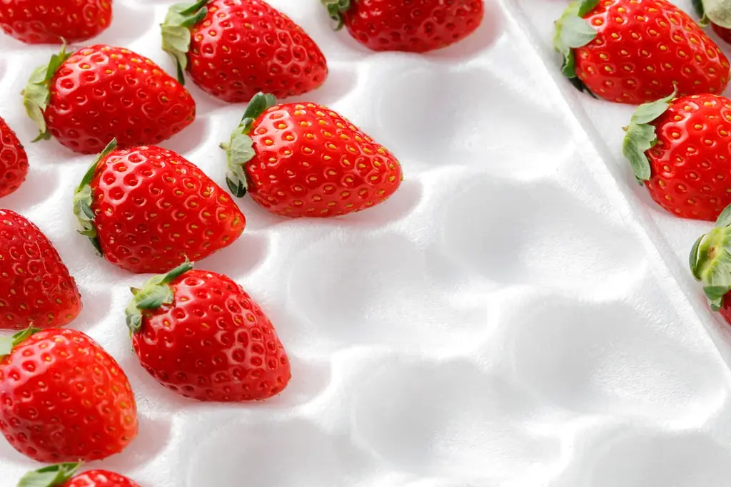 今年は新たに「完熟いちごシフォン」が登場！旬の国産いちごが増量したいちごデザート4種を1月21日（水）より販売開始 画像 7