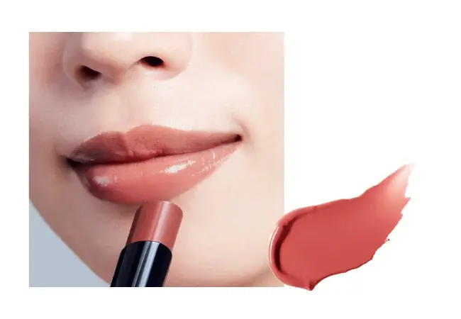 もっちりとした弾力のある厚みツヤ膜で、脈打つような仕上がりが続く。生命感ラスティングルージュ「ルージュスターヴァイブラント」に艶やかに酔いしれる美粘膜カラーの新色が登場 画像 4