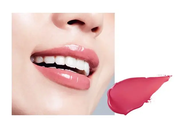 もっちりとした弾力のある厚みツヤ膜で、脈打つような仕上がりが続く。生命感ラスティングルージュ「ルージュスターヴァイブラント」に艶やかに酔いしれる美粘膜カラーの新色が登場 画像 5