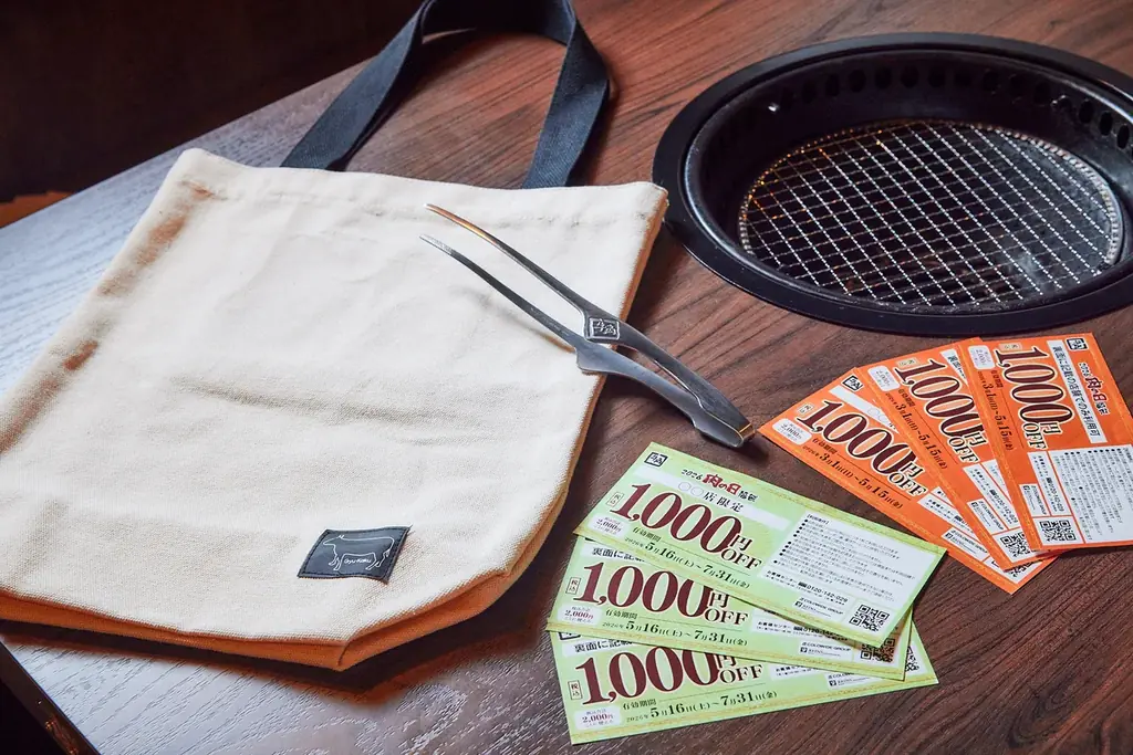 【牛角】6,000円分使える割引券入り！「肉の日福袋」を数量限定で販売 ～割引券・トートバッグ・牛角トングの3点セット～ 画像 1