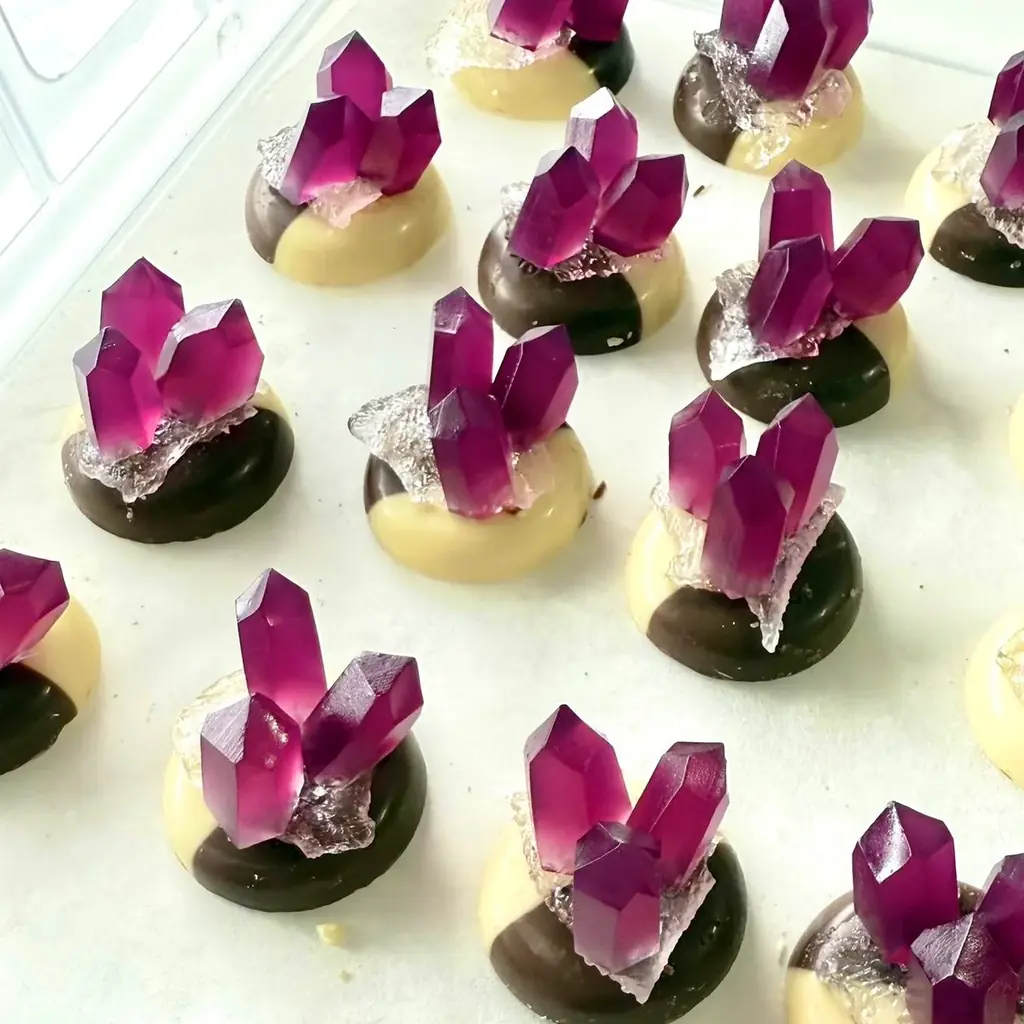 チョコレート×琥珀糖、まるで鉱物のようなチョコレート！ 「鉱物ショコラ」を1月16日から期間限定で販売開始 画像 10