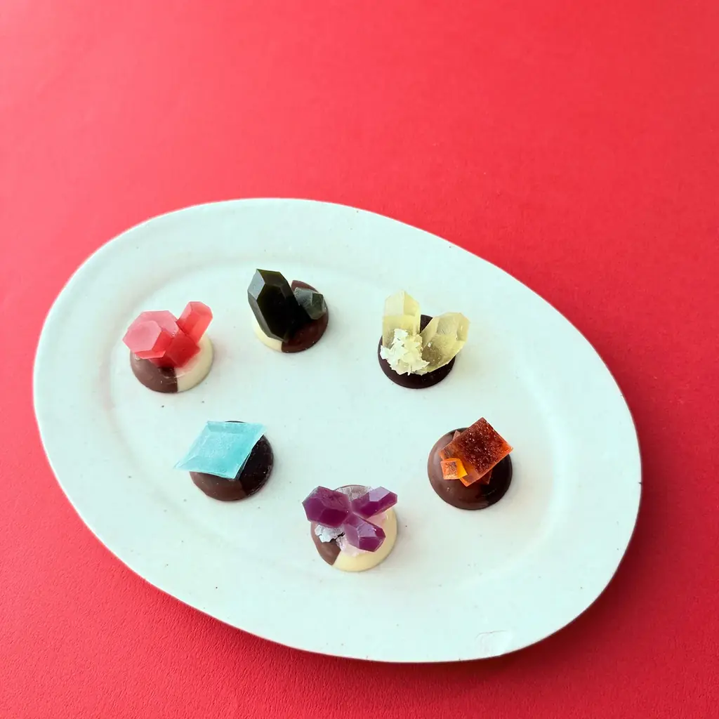 チョコレート×琥珀糖、まるで鉱物のようなチョコレート！ 「鉱物ショコラ」を1月16日から期間限定で販売開始 画像 11