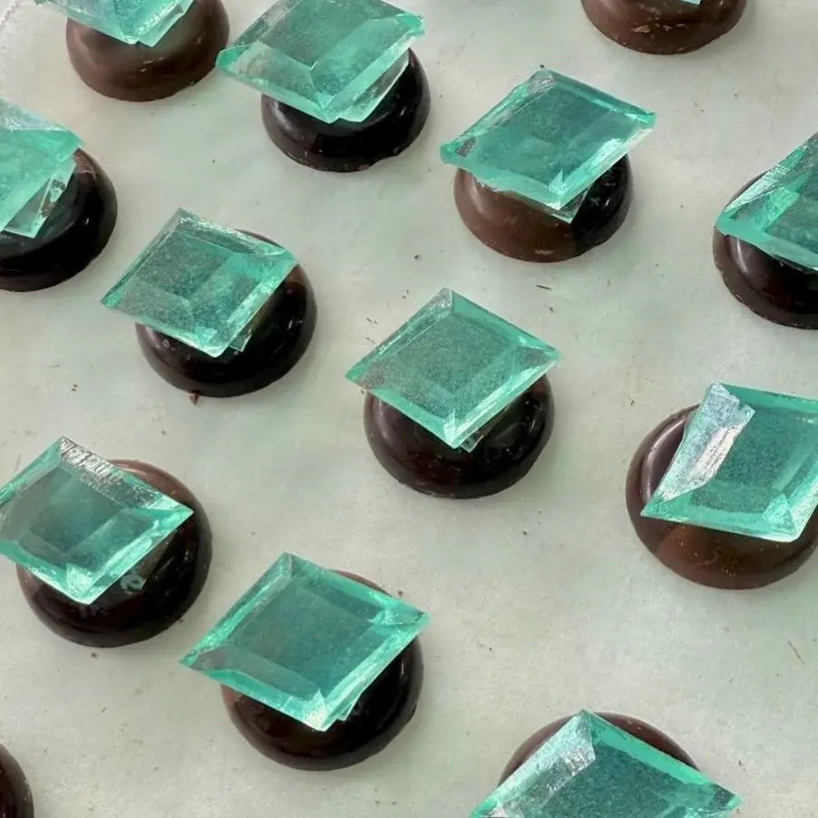 チョコレート×琥珀糖、まるで鉱物のようなチョコレート！ 「鉱物ショコラ」を1月16日から期間限定で販売開始 画像 7