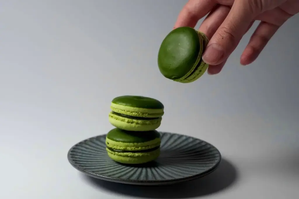 【濃厚抹茶チョコマカロン】バレンタインを贅沢に楽しむ限定大容量セットや想いを伝えるメッセージカード付きセットが登場 画像 2